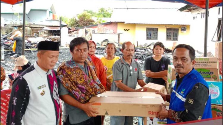 Dinsos-P3A Lutim Salurkan Bantuan Korban Kebakaran di Wawondula