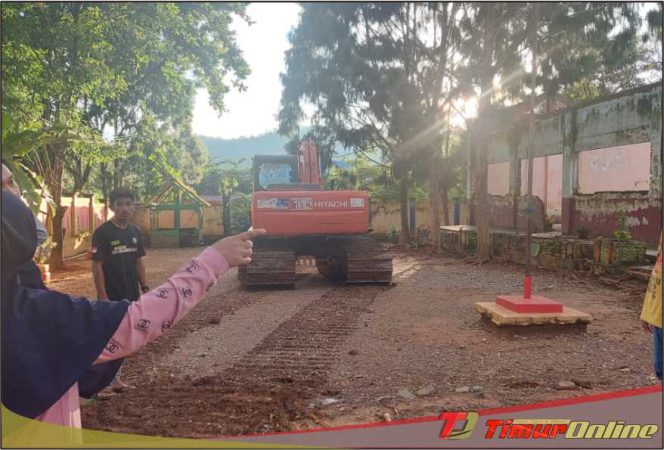 
					Dua Bangunan Sekolah di Malili Dibongkar, Kadis Dikbud : PBM Tetap Berjalan Normal