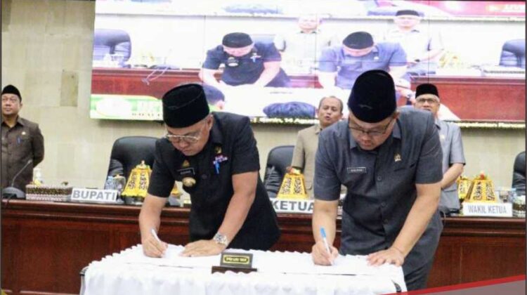 Ketua DPRD dan Bupati Lutim Tandatangani Nota Kesepahaman KUA PPAS