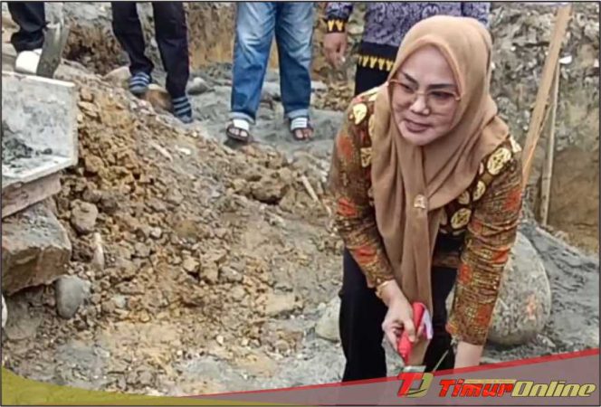 
					Dukung Pembangunan Kantor Desa, Anggota DPRD Lutim Akan Sumbang 50 Sak Semen