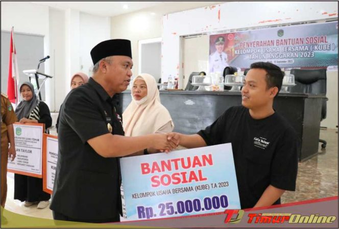 
					Bupati Luwu Timur Serahkan Bantuan Sosial Kepada 55 KUBE