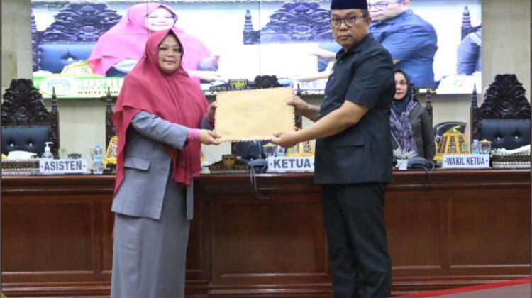 DPRD Lutim Terima Ranperda Perubahan APBD Tahun 2023