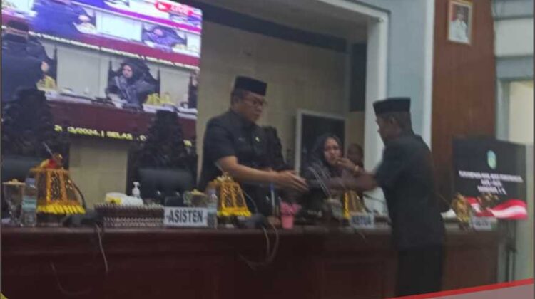 Najamuddin Serahkan Hasil Reses ke Pimpinan DPRD Lutim