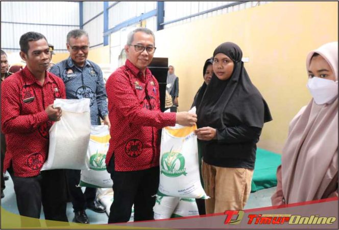 
					Pemkab Lutim Salurkan Bantuan Pangan Beras Tahap II