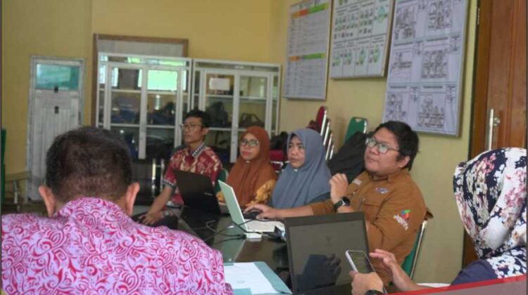 Admin Desa/Kelurahan di Kecamatan Malili Dicoaching Gunakan Aplikasi Srikandi