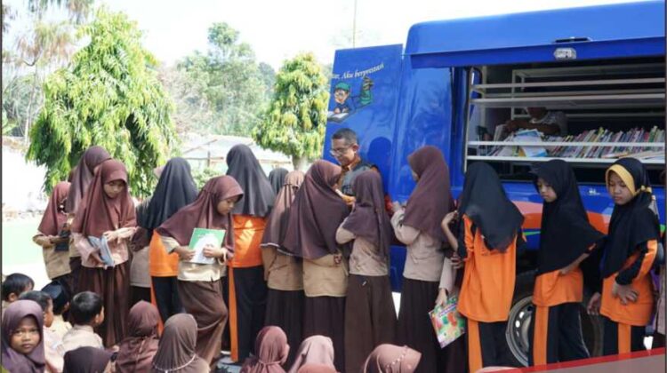 DPK Lutim Lakukan Perpustakaan Keliling pada 2 SDN di Mangkutana