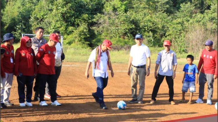 Bupati Budiman Buka Turnamen Volly dan Mini Soccer Lampia Cup I