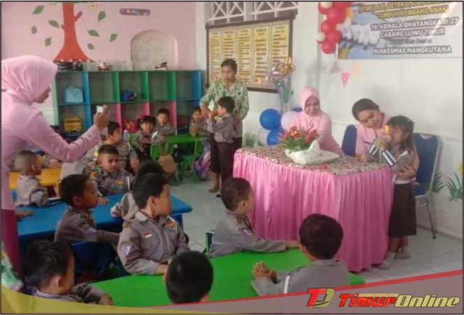 
					Jaga Kesehatan Anak, Siswa TK di Mangkutana Diberi Obat Cacing