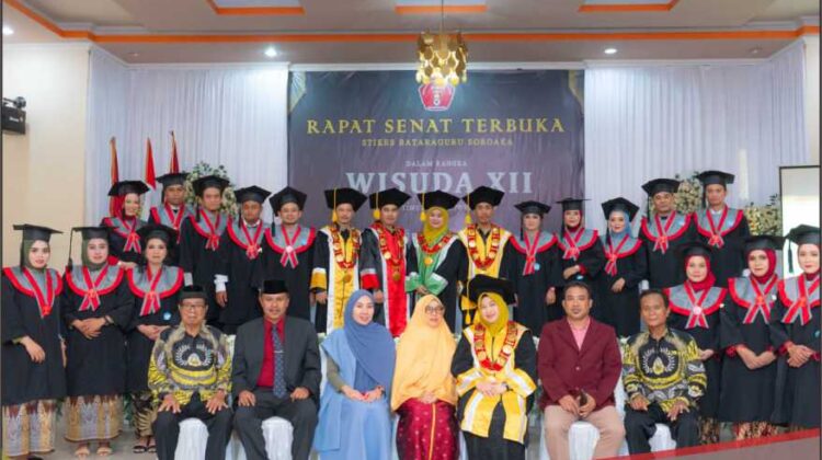 Asisten Administrasi Umum Hadiri Wisuda STIKES Batara Guru Sorowako