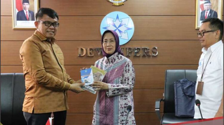 Dampingi Media Study Wawasan. Ketua DPRD Lutim : Jurnalis Semakin Profesional