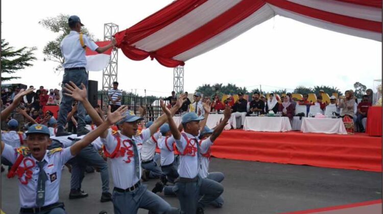 Lomba Gerak Jalan Indah Antar SMA di Lutim Dibuka Langsung Bupati Lutim