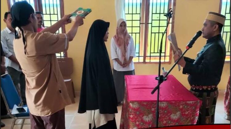 Camat Burau Lantik Satu Orang Anggota BPD