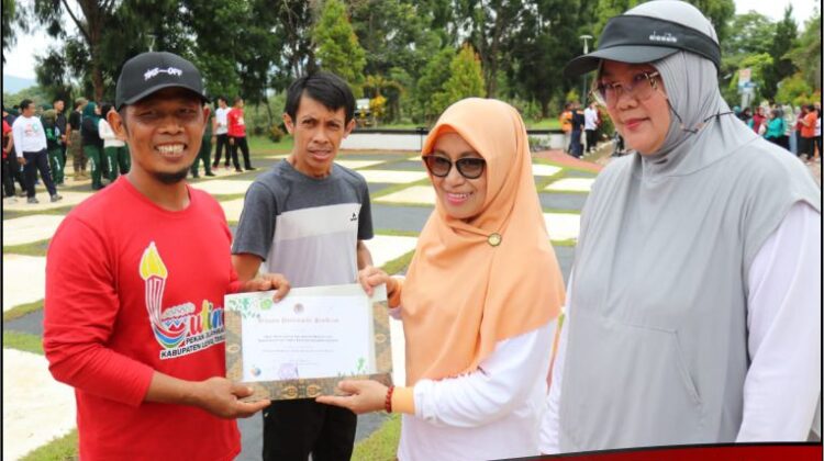 Momentum Peringatan HPSN 2024, Pemkab Lutim Kampanye 3R Dirangkaikan Penyerahan Penghargaan Adiwiyata dan Proklim