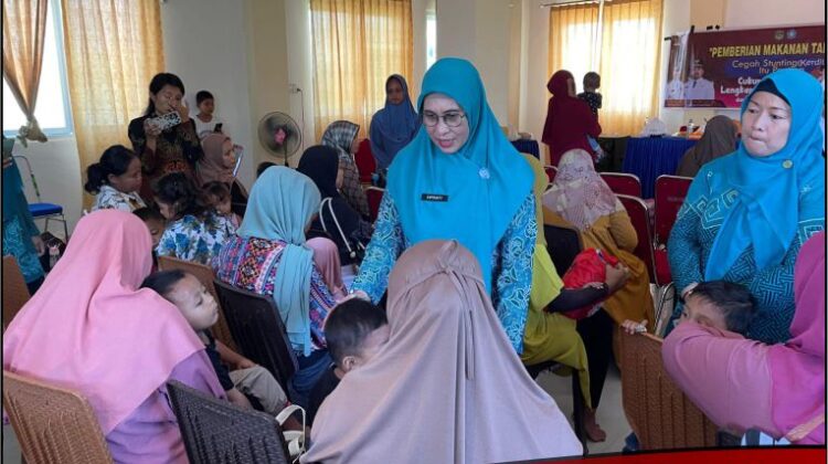 Sufriaty Budiman Serahkan Makanan Tambahan Bagi Balita dan Ibu Hamil di Dua Kecamatan