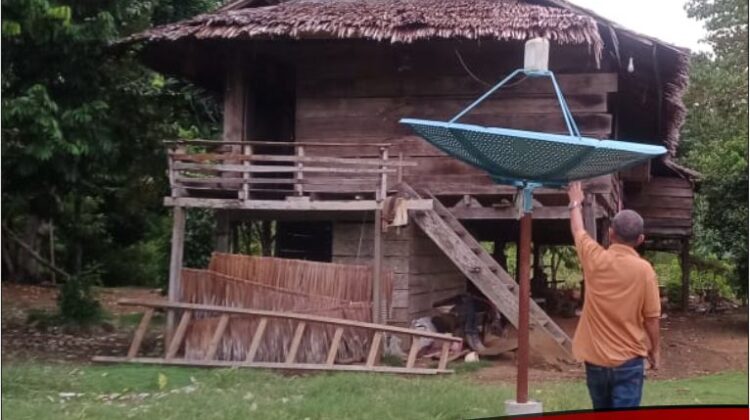Najamuddin Kunjungi Rumah Nenek Sebatang Kara di Tarabbi