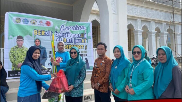 Masifkan Gerakan BerJiHaT di 11 Kecamatan, Sufriaty Harap Kebersihan Mesjid Terjaga
