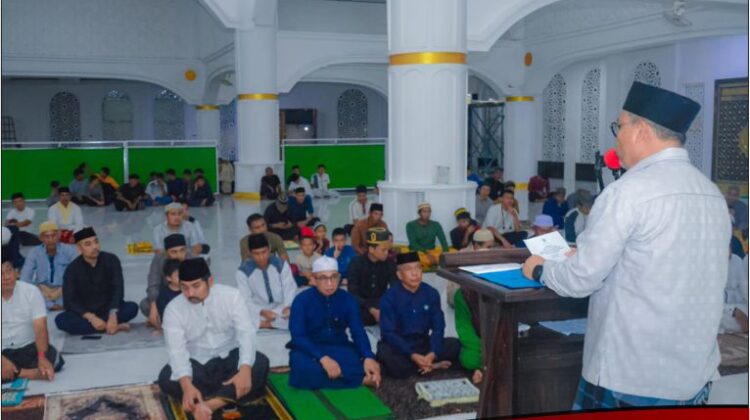 Tarawih Perdana di Masjid Agung Malili, Bupati Lutim Berpesan Perbanyak Ibadah