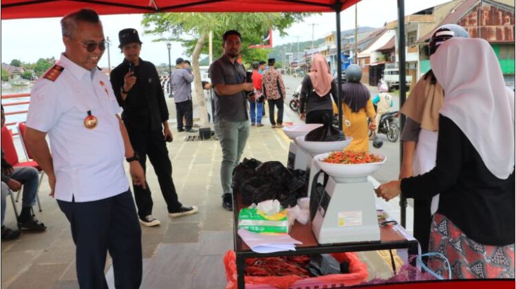 Pantau Pasar Murah di ASM, Bupati Budiman Harap Bisa Bantu Masyarakat