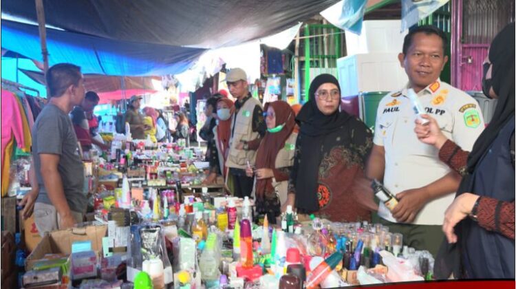 Sidak di Pasar Kawarasan, Tim Pengawasan Lutim Temukan Kosmetik Tanpa BPOM