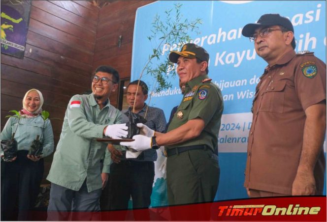
					Perkuat Ekonomi Sirkuler di Rammang-rammang, PT Vale Donasi 5.000 Bibit Pohon