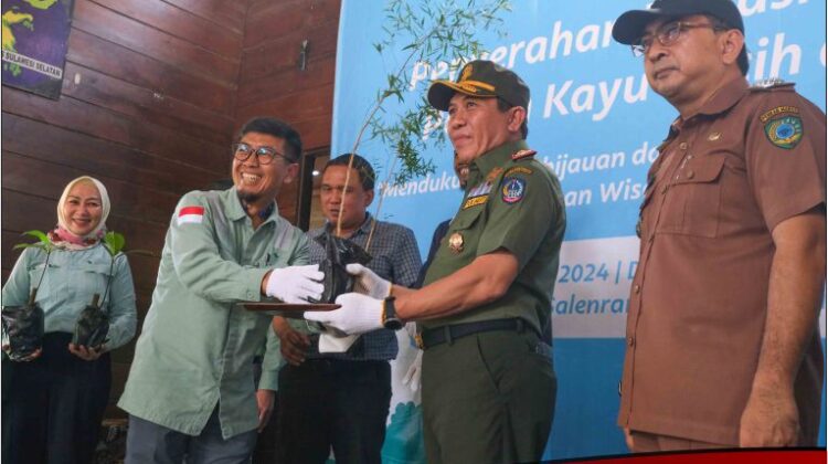 Perkuat Ekonomi Sirkuler di Rammang-rammang, PT Vale Donasi 5.000 Bibit Pohon