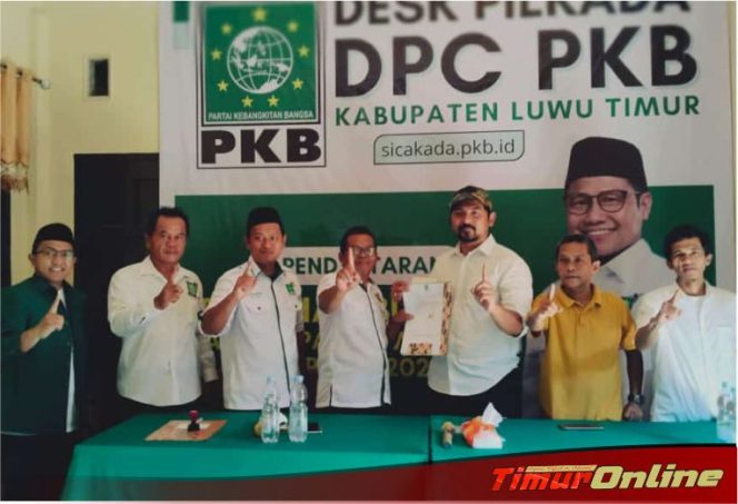 
					Akbar Laluasa Kembalikan Formulir Cawabup di PKB