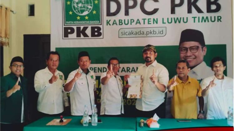 Akbar Laluasa Kembalikan Formulir Cawabup di PKB