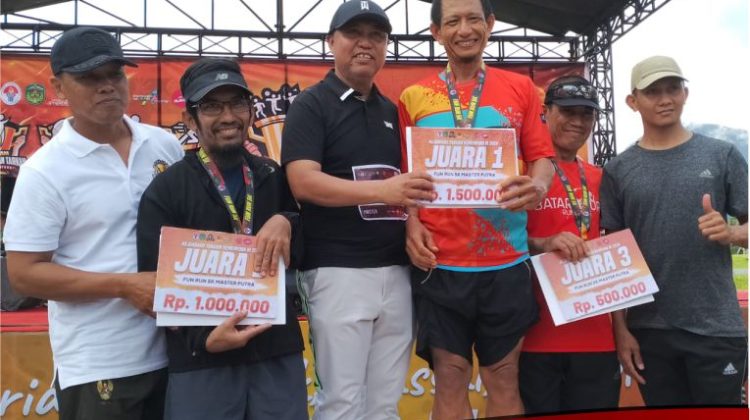 Meriah, Ribuan Peserta Ikut Fun Run, Ada Peserta “Pocong”