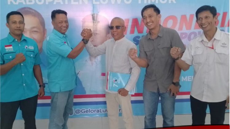 H. Syamsu Wakili Budiman Ambil Formulir di DPD Partai Gelora