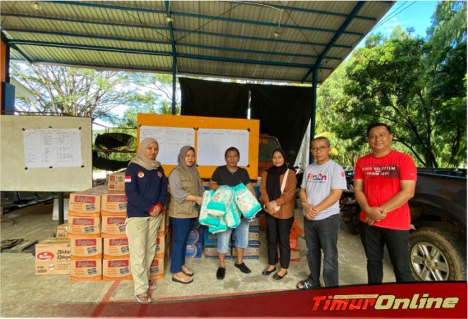 
					Peduli Korban Banjir di Luwu, Gerakan Sedekah Jumat Setdakab Lutim Salurkan Bantuan