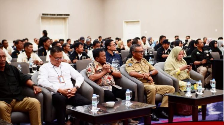 Pemkab Lutim Gelar Pelatihan Tata Cara Pemeliharaan Kelapa Sawit
