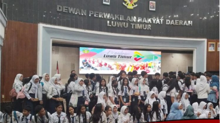 DPRD Lutim Terima Studi Lapangan SMP YPS Singkole