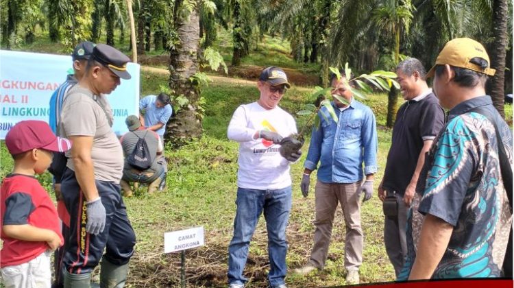 Pemerintah Kecamatan Angkona Tanam Pohon di Mantadulu