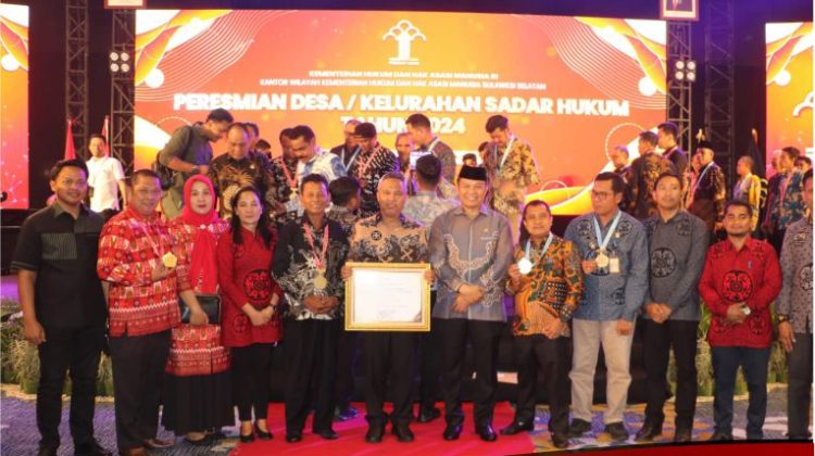 Bupati Luwu Timur Terima Penghargaan Anubhawa Sasana Desa dari Kemenkumham RI