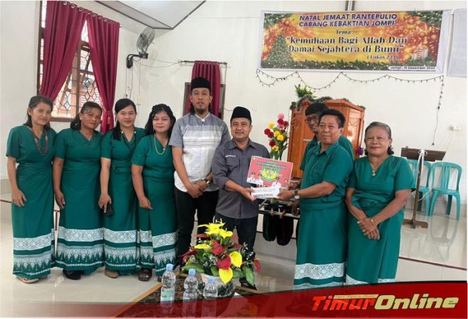 
					Gereja Toraja Jompi Terima Bantuan Rp 25 Juta Dari Pemda Luwu Timur