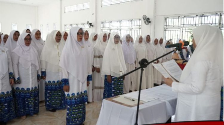 Sufriaty Budiman Lantik Pengurus Cabang BKMT Kecamatan Angkona dan Kalaena