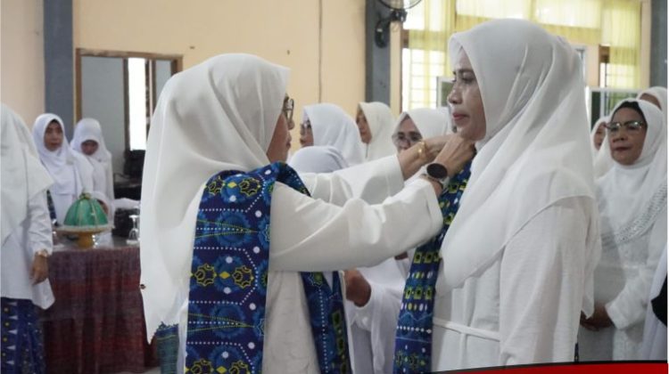 Sufriaty Budiman Lantik Pengurus Cabang BKMT Kecamatan dan PP BKMT Desa Se-Lutim