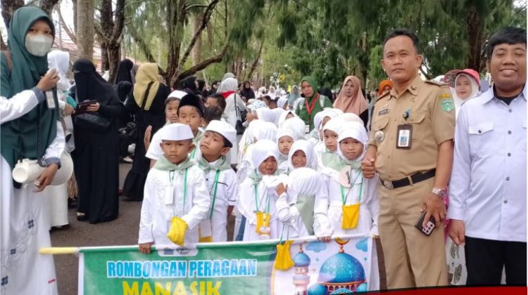 Camat Malili Lepas Rombongan Manasik Haji Tingkat PAUD / TK