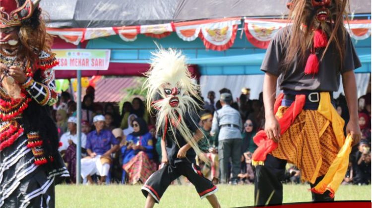 Reog Ponorogo Meriahkan Roadshow Kebudayaan di Kecamatan Kalaena