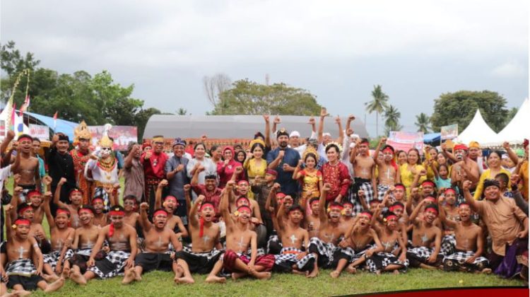 Tari Kecak Jadi Sorotan Pada Roadshow Kebudayaan Kecamatan Tomoni Timur