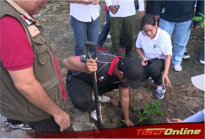 
					Wabup Akbar Buka Acara Aksi Bersih dan Penanaman Pohon di Pantai Lemo