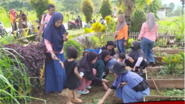 Aksi Bersih-Bersih Lingkungan Warga Desa Balantang