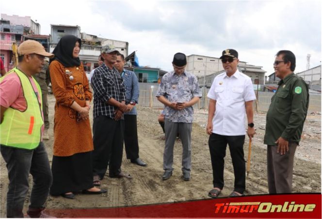 
					Bupati Luwu Timur Tinjau Progres Pembangunan Pasar Tomoni