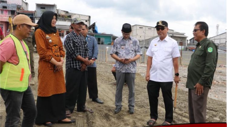 Bupati Luwu Timur Tinjau Progres Pembangunan Pasar Tomoni