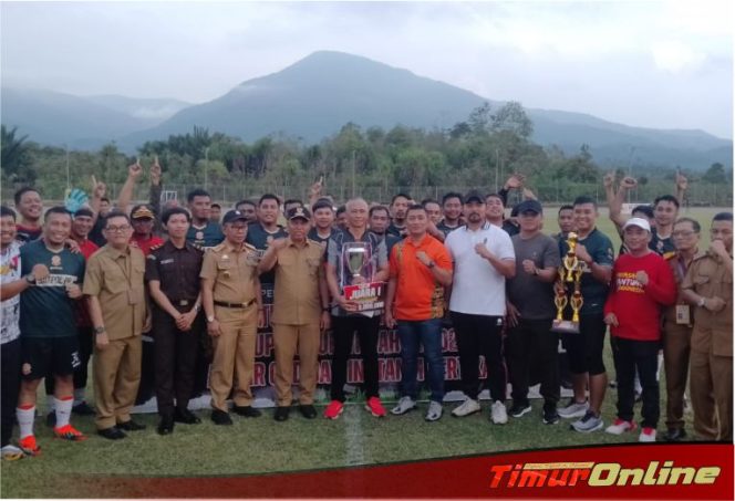 
					Satpol PP Juara Turnamen Sepakbola Bupati Lutim Cup, H.Budiman : Luar Biasa