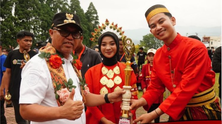 Bupati Budiman Tutup SKBKT Karang Taruna Lutim