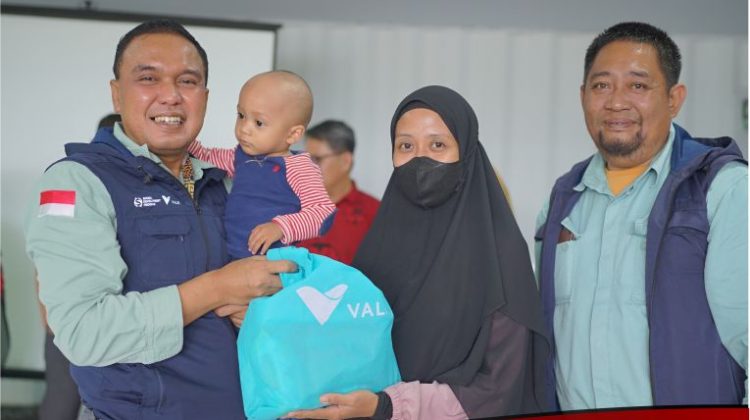 Vale Serahkan Bantuan Alkes dan Paket Makanan Sehat untuk Puskesmas di Area Pemberdayaan