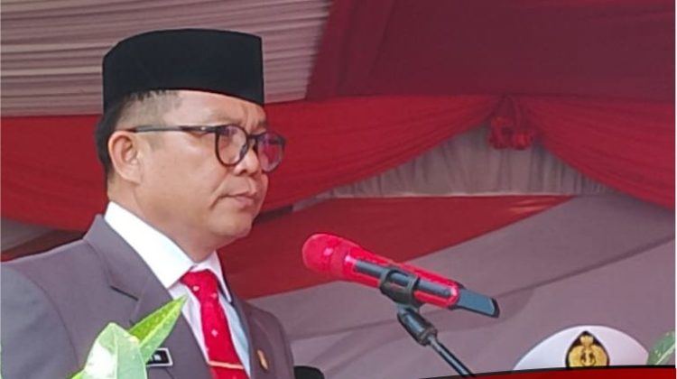 Ketua DPRD Lutim Bacakan Teks Proklamasi Pada Upacara HUT RI ke-79