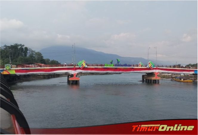 
					HUT RI ke-79, Bendera Merah Putih Sepanjang 100 Meter Terbentang di Sungai Malili