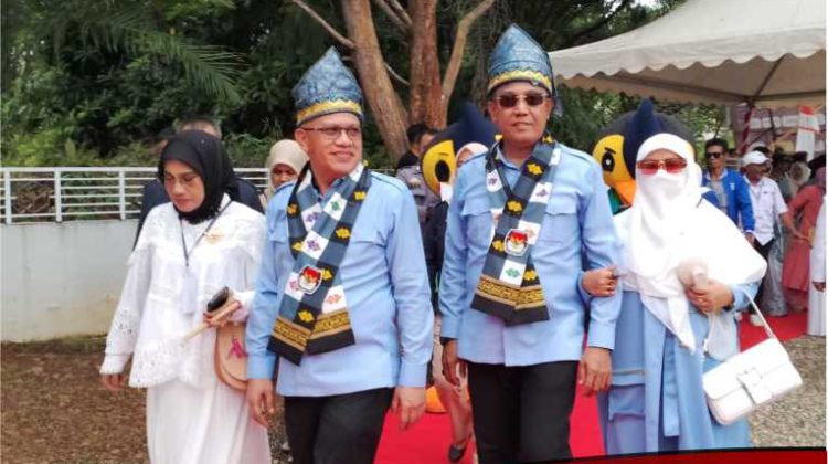 Jadi Yang Pertama, Pasangan Isrullah – Usman Sadik Daftar Ke KPU Sebagai Calon Bupati dan Wakil Bupati Luwu Timur